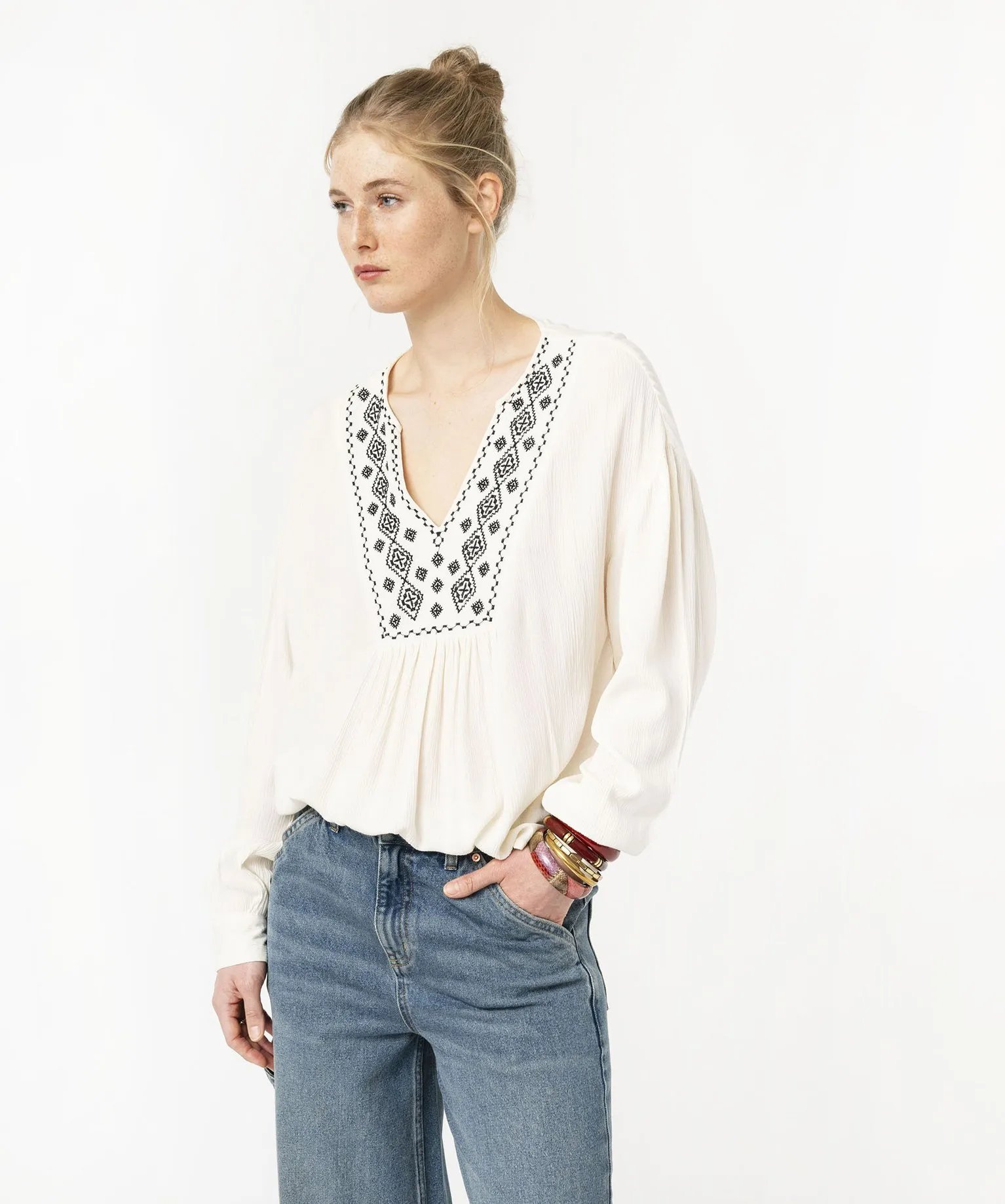 blouse a manches longues avec col v brode femme beige blouses