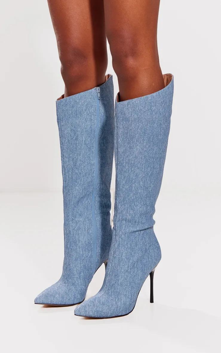 Bottes pointues en jean bleu à bout pointu et bordure asymétrique