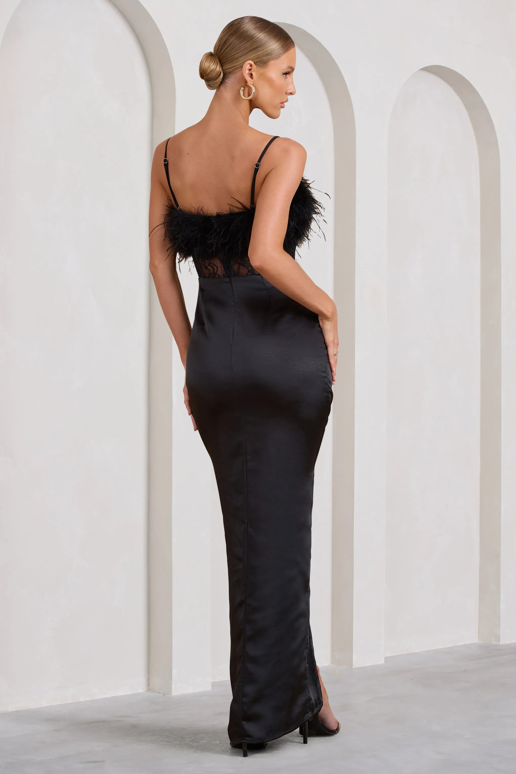 Countess | Robe longue noire avec corset en dentelle et bordure en plumes