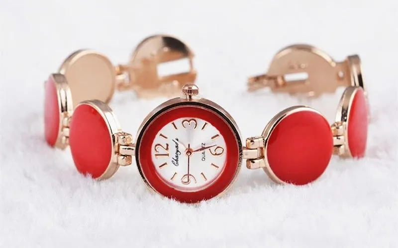 Montre bracelet rond vintage à quartz pour femmes rouge • Vintage Univers