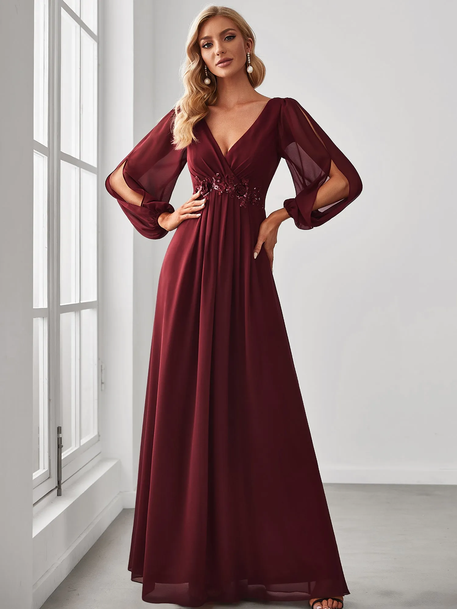 Robe de Soiree Longue Elegante Avec Lanterne en V Profond a Manches Fendues et Appliques