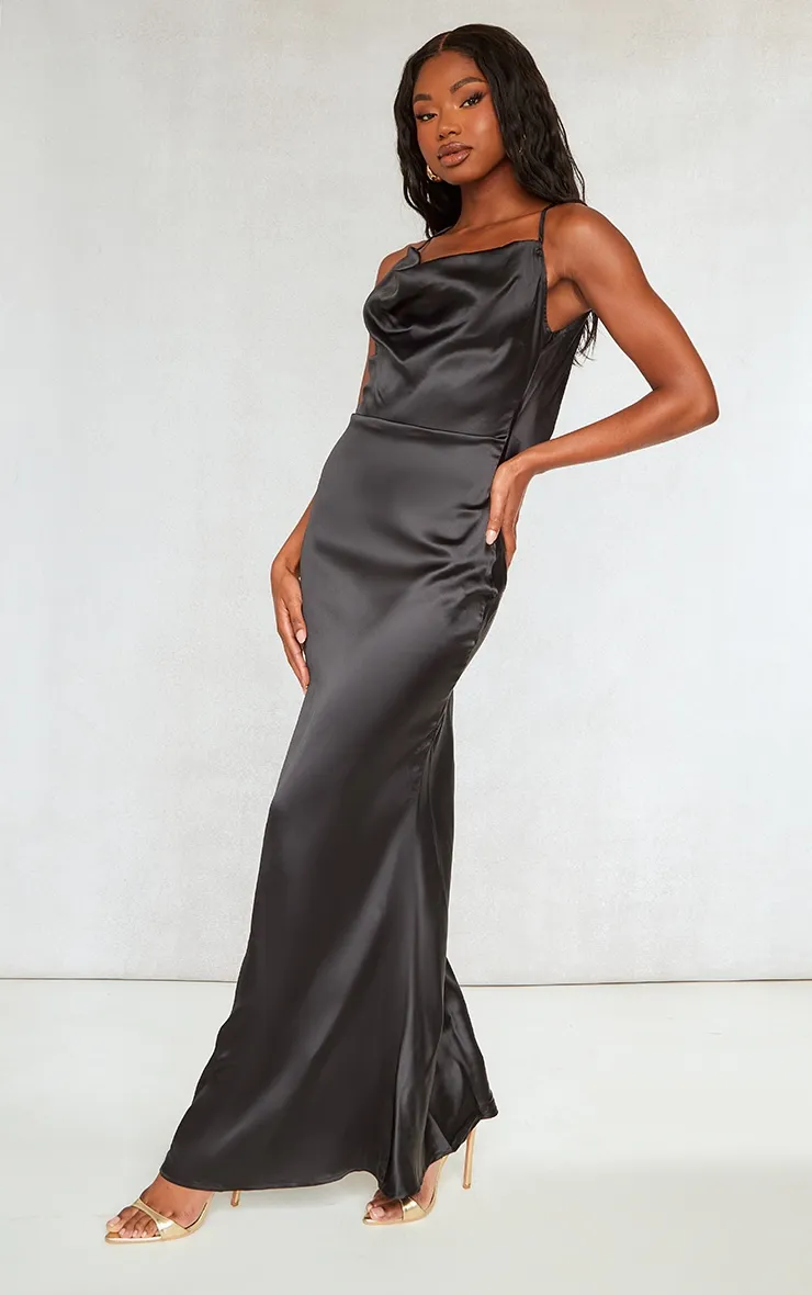 Robe longue satinée noire à dos nu bénitier et coutures en biais