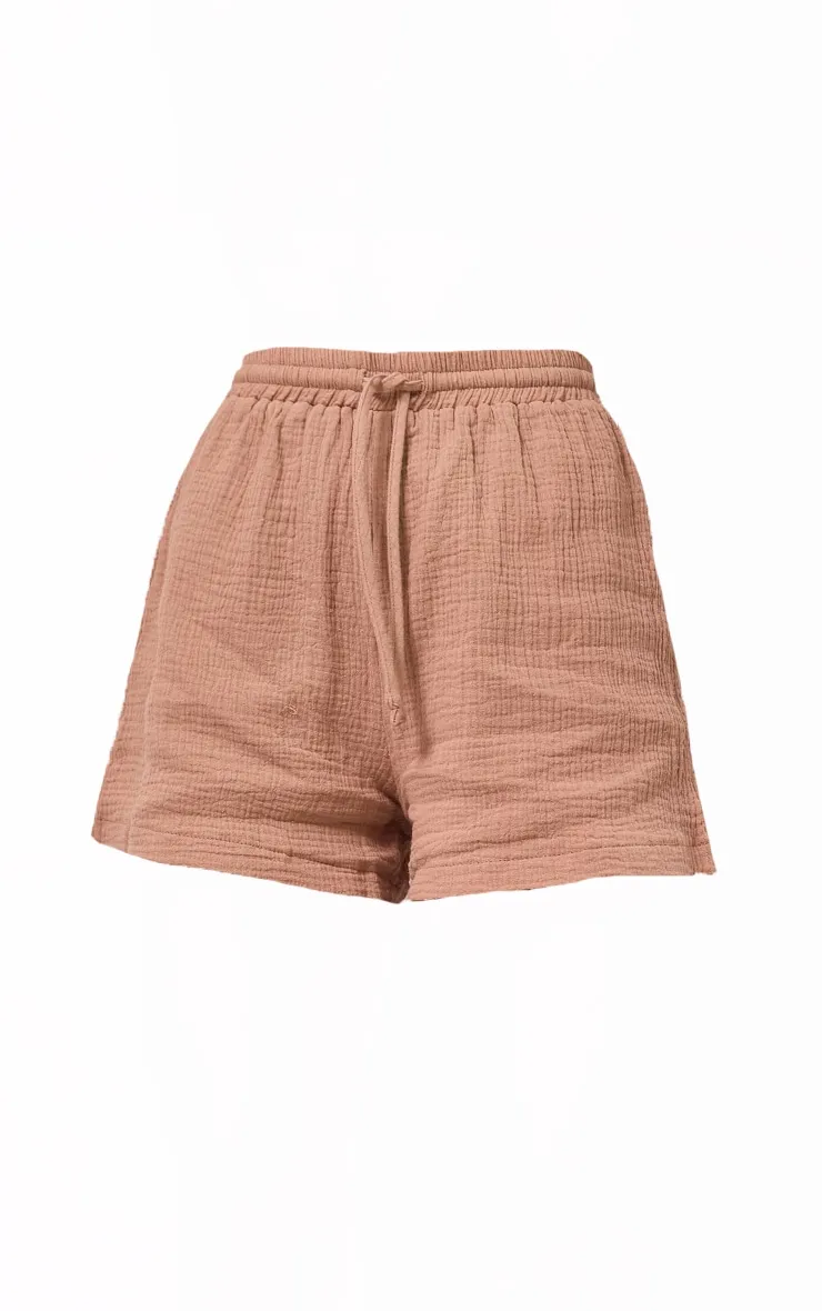 Short fluide léger en maille nude