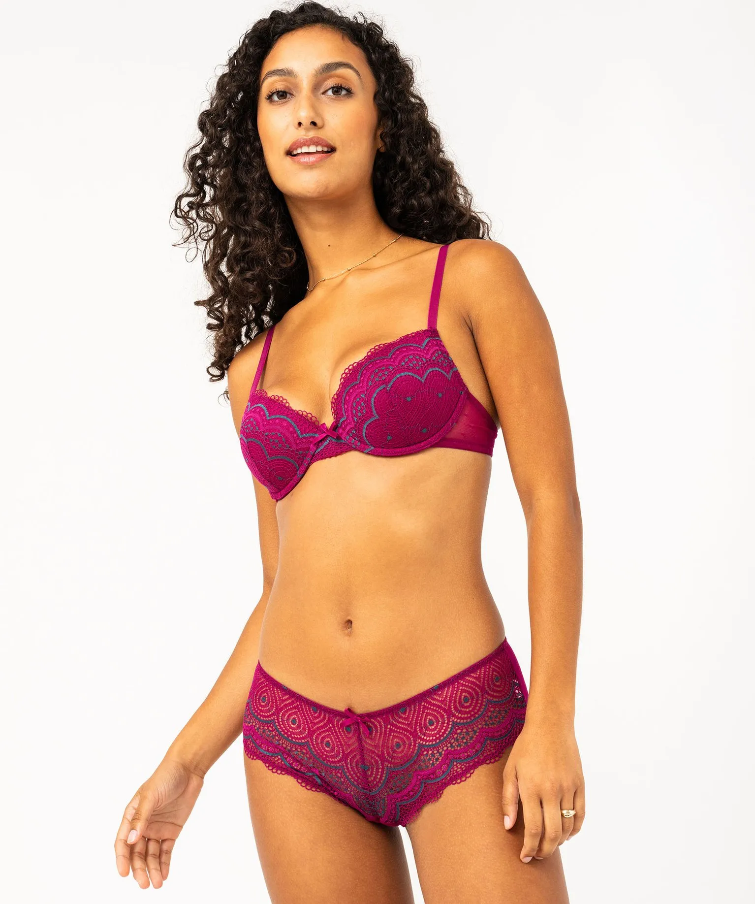 soutien-gorge corbeille en dentelle a armatures violet soutien gorge avec armatures