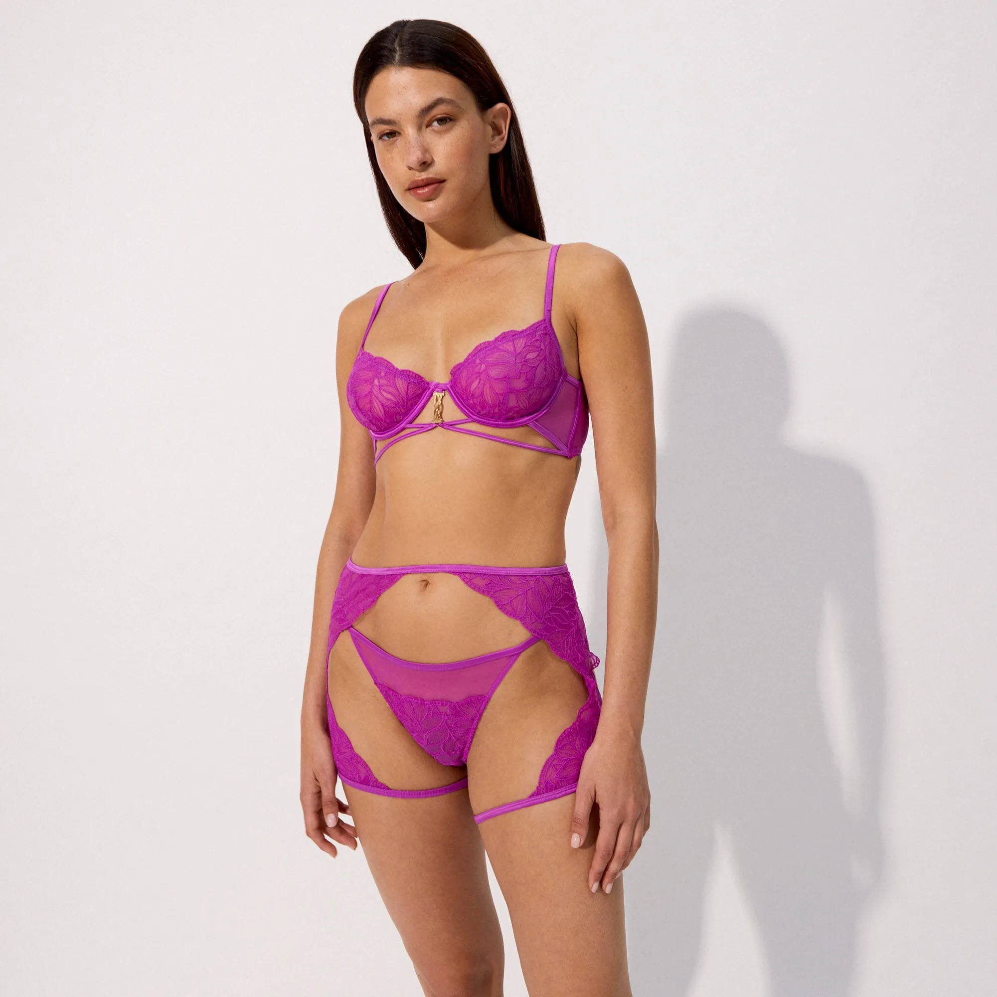 Soutien-gorge en dentelle avec bijou